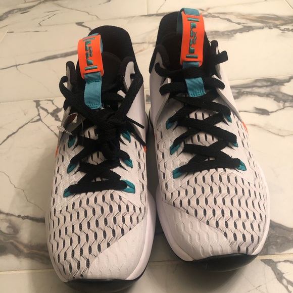 Nike Lebron Witness V Basketball Sneakers Size 11.5. New w/o box - Picture 2 of 4